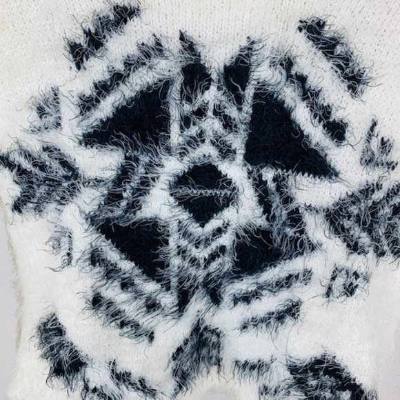 Hollister fuzzy/shaggy  sweater. M. - Picture 10 of 13